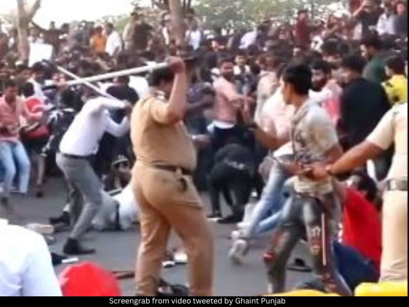 Salman Lathi charge 