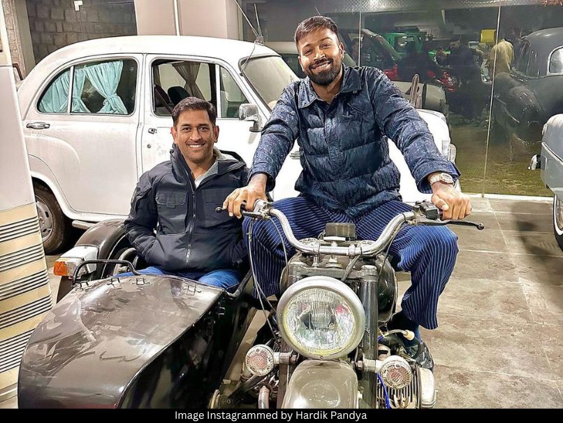 Hardik Dhoni 