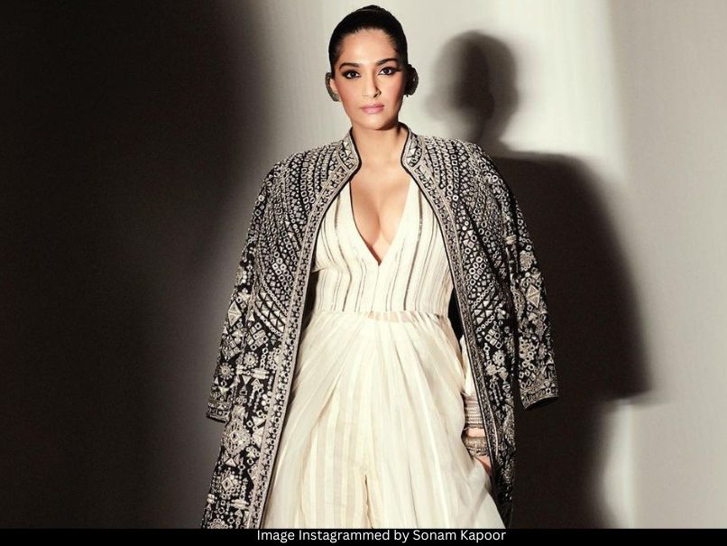 Sonam Kapoor photo