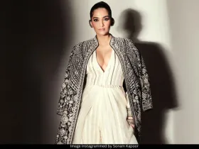 Sonam Kapoor photo